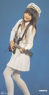 组图：许雅涵变身四川美食宝贝 为小吃比赛代言