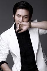 高清组图：黄昆号称“小王力宏” 宣传照秀男人味