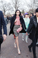 组图：Angelababy亮相伦敦时装周 着装青春活力