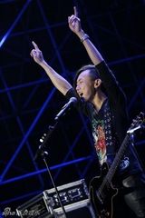 组图：黄义达十一长假不停歇 亮相三地音乐节