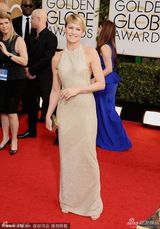 组图：金球奖女星红毯 沃特森露背亚当斯八字奶