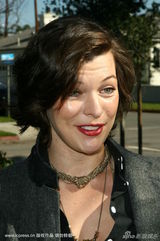 幻灯图：众星为海地献力 塞隆戴酷炫墨镜笑容洋溢