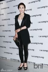 组图：SJ金希澈Clara等参加时装周时尚个性