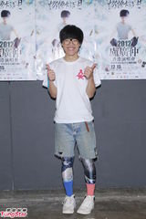 组图：卢广仲唱响香江 带歌迷“燃烧卡路里”