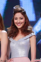 组图：港姐准决赛诞生10强 白纱裙秀腿抢镜