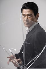 组图：《浮沉》热播 矢野浩二拍型男写真