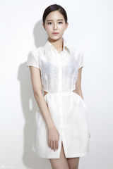 组图：温心时尚大片简洁干练 英气十足露蛮腰