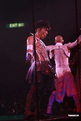 高清组图：许志安香港性感开唱 郑秀文现身不许求婚