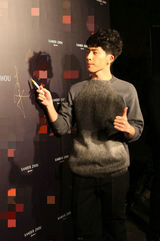 组图：井柏然亮相时尚活动 工作满档自言牛仔很忙