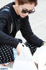 组图：账房先生华晨宇兼职摄像 张翰遭鹦鹉调戏