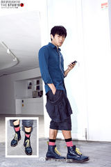 明星爱街拍40期：雅痞风VS金色金属搭配