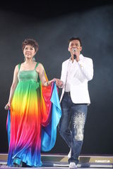 组图：汪明荃助阵关菊英演唱会 黄日华陈豪献唱