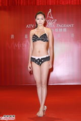 组图：亚姐面试水平参差 评委罗霖要求三高