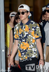 组图：B.A.P香港个唱结束 机场亮相活力四射