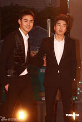 幻灯：香港金像奖颁奖红毯 阮经天赵又廷牵手现身