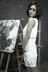 组图：刘芸黑白写真复古造型尽显文艺