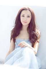 组图：李依晓盛夏写真  娇俏甜美尽显青春本色