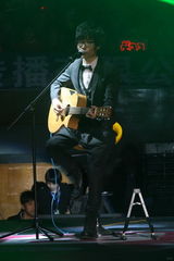 组图：2010快男巡回欢唱会 首站爆棚开唱