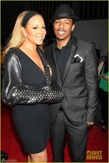 组图：玛丽亚吊绷带秀乳沟 与老公亲密走红毯