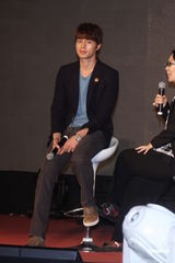 组图：韩星李东旭首度访台 粉丝见面会展亲切