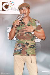 组图：任达华宣传香港电影 称叶德娴得奖实至名归