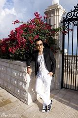 组图：黄海波游走以色列街头 休闲装展时尚魅力