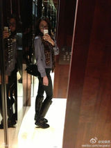 组图：吴佩慈微博分享私服日记 休闲多变展潮范儿