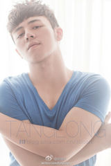 组图：天空哥宾俊杰帅气照 爱萌宠酷似倪安东