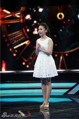 组图：《演说家》乐嘉拥吻清纯女大学生