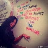 组图：张柏芝素颜享美食 穿热裤被赞青春靓丽