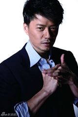 组图：段奕宏风尚大片出炉 显男士多重魅力