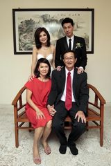 组图：Ella马来西亚办传统婚礼 拜别父母哽咽落泪