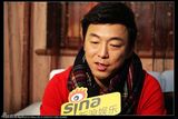 组图：黄渤春晚后台接受新浪专访