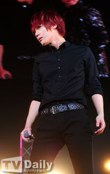 组图：韩团MBLAQ日本开唱 不顾形象大做鬼脸