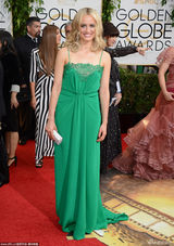 组图：金球奖女星红毯 沃特森露背亚当斯八字奶