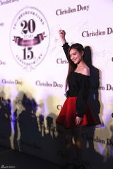 组图：叶熙祺小露香肩秀性感 曝年底将发型新EP