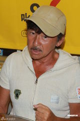 组图：李克勤粘假须扮林子祥 欲再挑战《数字人生》