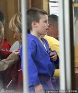 组图：贝克汉姆旁观儿子练空手道满心欢喜