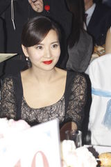 组图：孙悦现身慈善盛典被错认 窦骁刘烨同席零交流