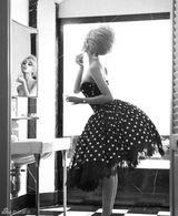 组图：法国球星“雏妓门”女主角爆乳登封面