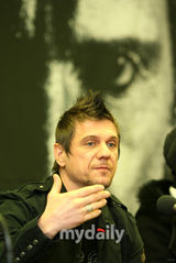 幻灯图集：Steel Heart访韩演唱会召开新闻发布会