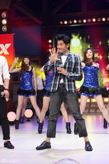 组图：郭富城亮相天天向上 卖萌搞怪变表情帝