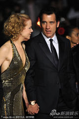 组图：妮可戛纳走红毯 长裙高贵大秀无瑕美背