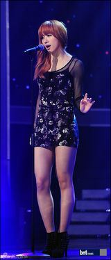 组图：韩新女团EXID《Show Champion》节目性感华丽