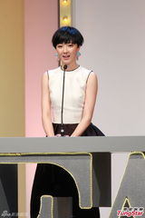 组图：渡边真起子凭《爸爸的照片》获最佳女配