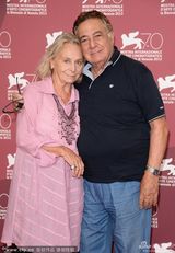 组图：《巴勒莫狂花》发布 洛尔瓦彻条纹装现身