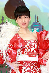 高清：周慧敏剪纸造型秀古典美 称婚后变更温柔