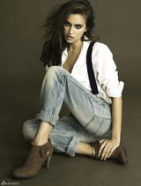 高清图：C罗女友伊莉娜-沙伊克写真热裤秀美腿