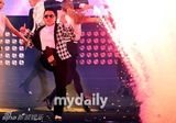 组图：韩国歌手鸟叔PSY“happening”演唱会