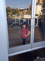 组图：王诗龄美国生活照曝光 戴棒球帽潮范十足